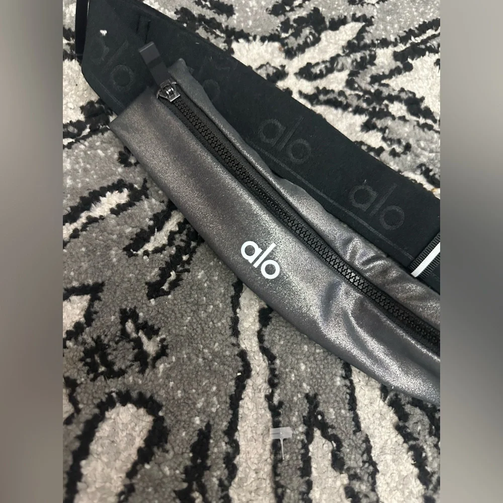 ALO Gray Belt Bag for Men - Picture 4 of 8